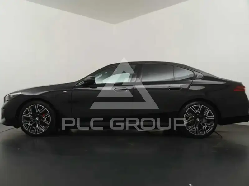 2025 BMW 523