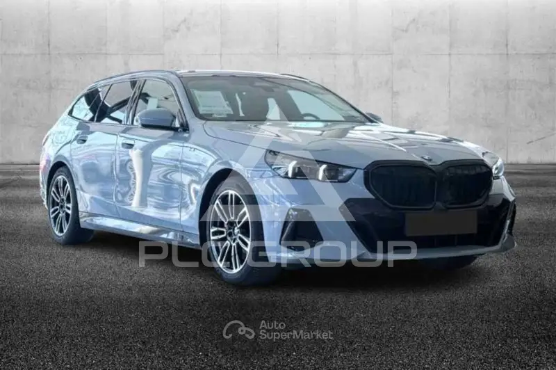 2025 BMW 523