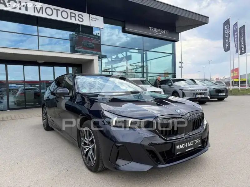 2025 BMW 523