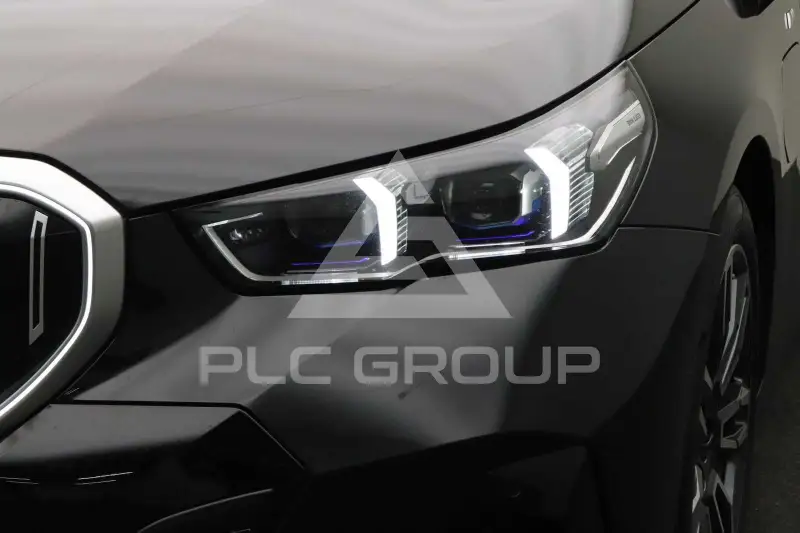 2025 BMW 523