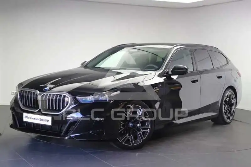 2025 BMW 523