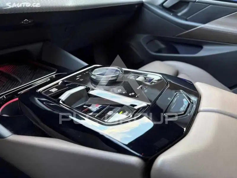 2025 BMW 523