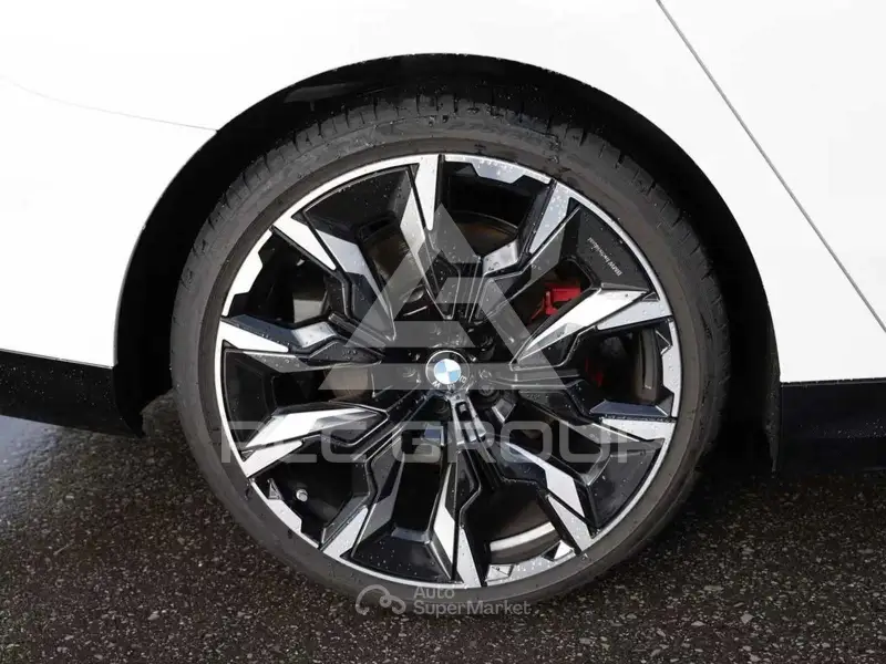 2025 BMW 523