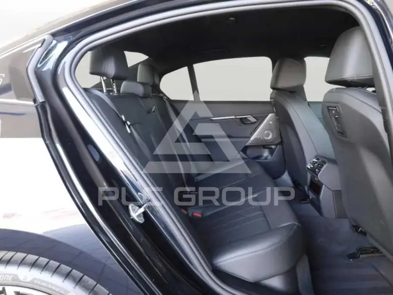 2025 BMW 523