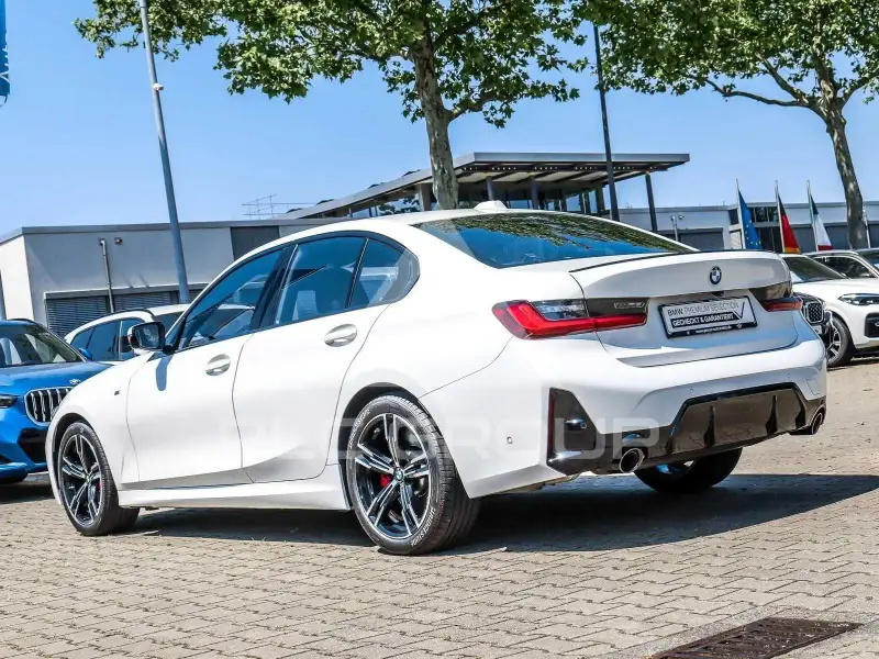 2025 BMW 330