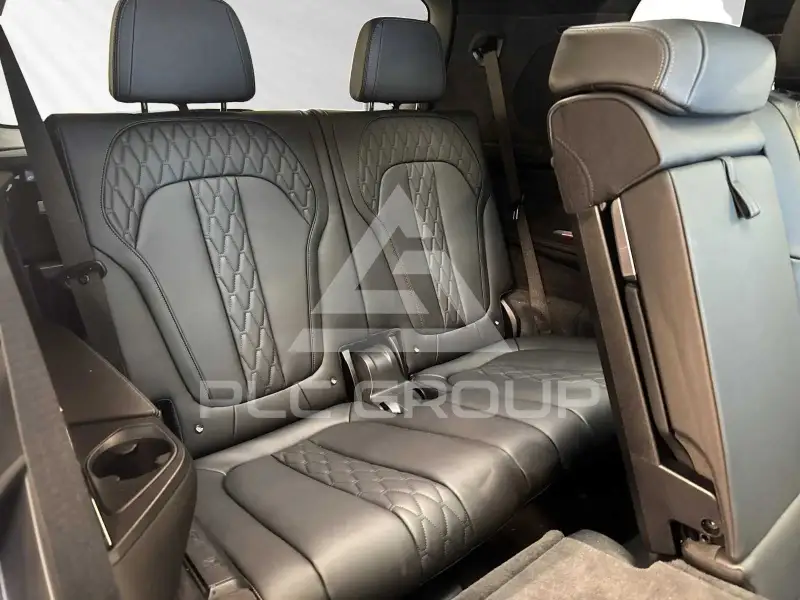 2025 BMW X7