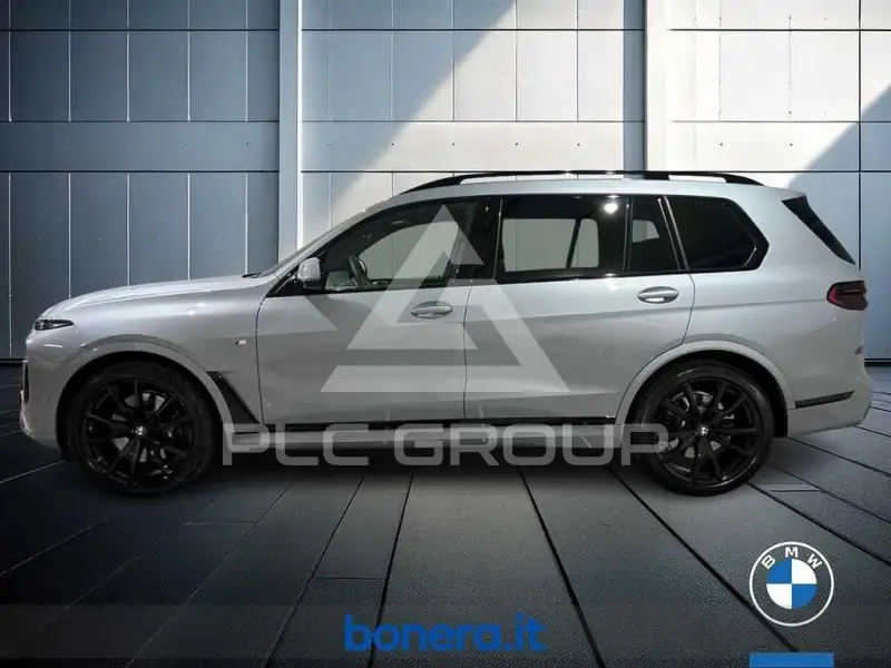 2025 BMW X7