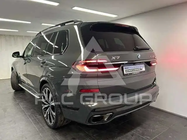 2025 BMW X7