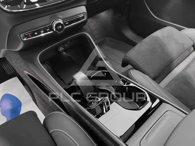 2025 Volvo EX 40