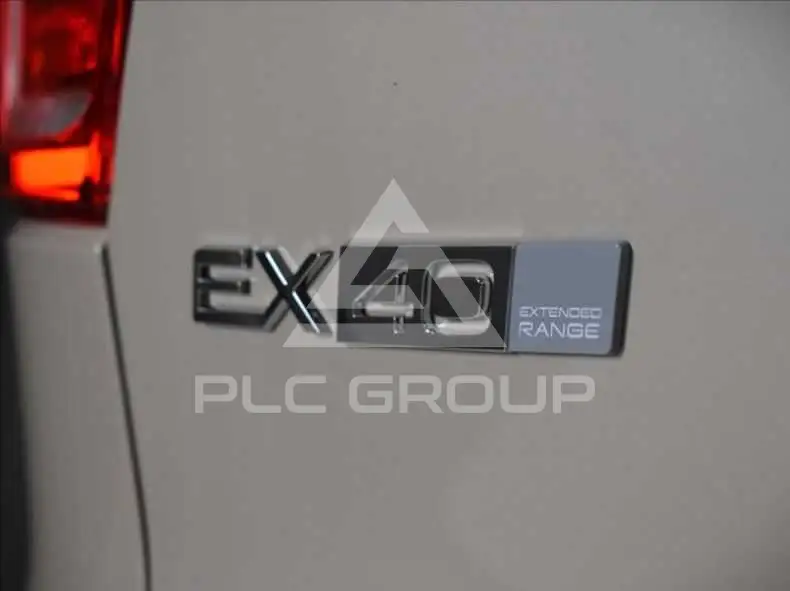 2025 Volvo EX 40