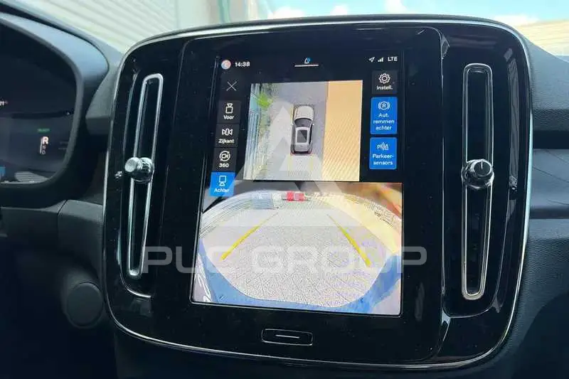 2025 Volvo EX 40