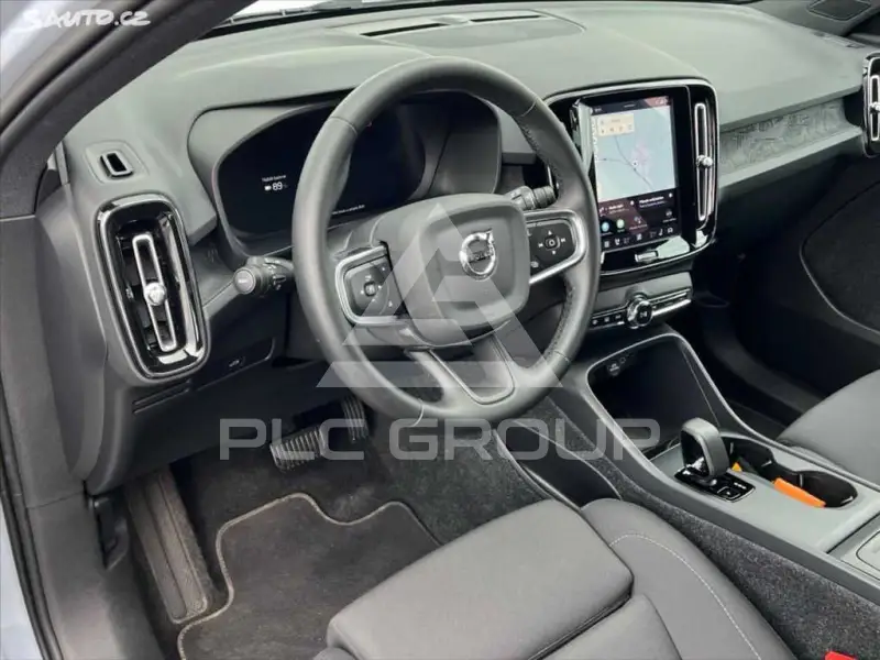 2025 Volvo EX 40