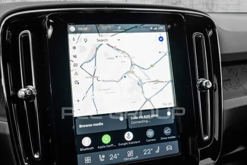 2025 Volvo EX 40