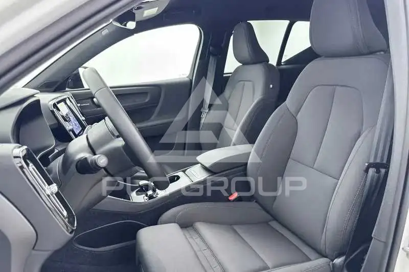 2025 Volvo EX 40