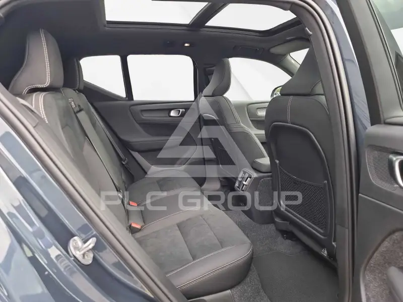 2025 Volvo EX 40