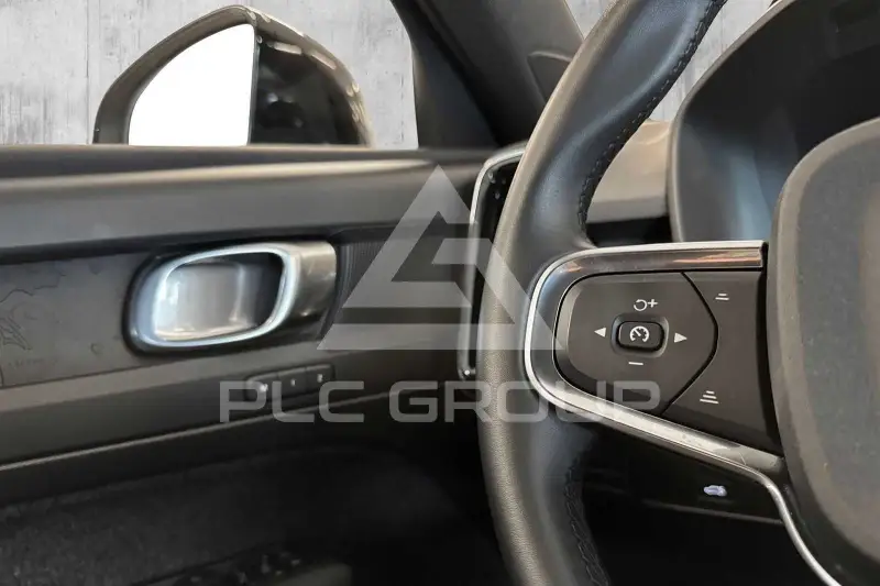 2025 Volvo EX 40