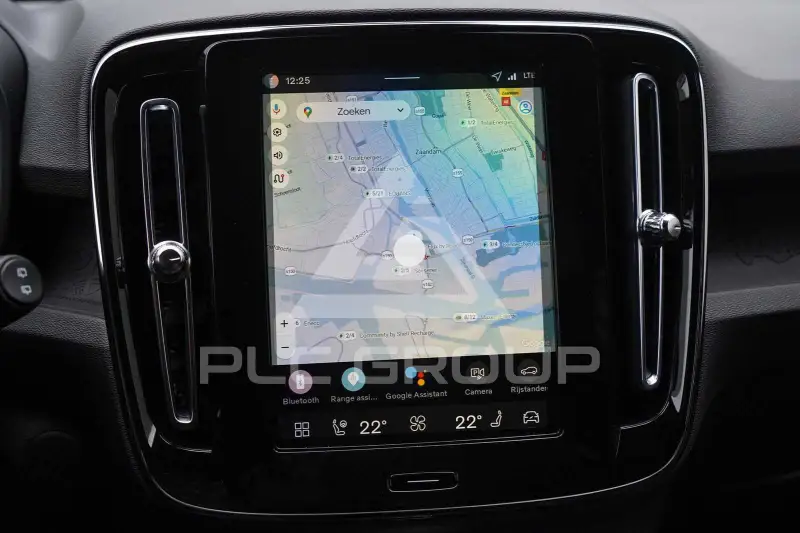2025 Volvo EX 40