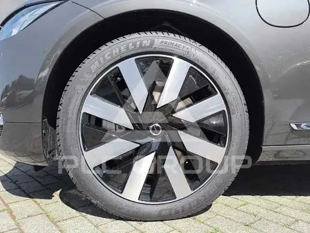 2025 Volvo V90