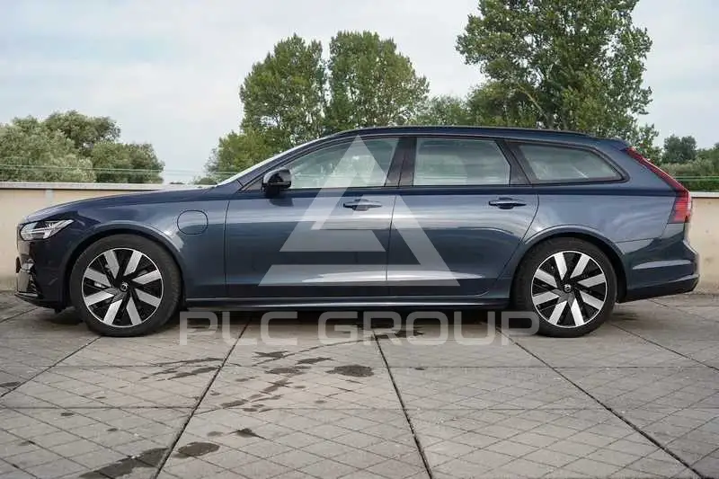 2025 Volvo V90
