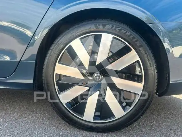 2025 Volvo V90