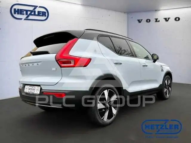 2025 Volvo XC40