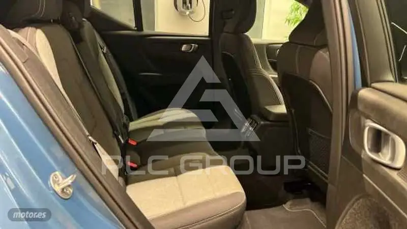 2025 Volvo XC40