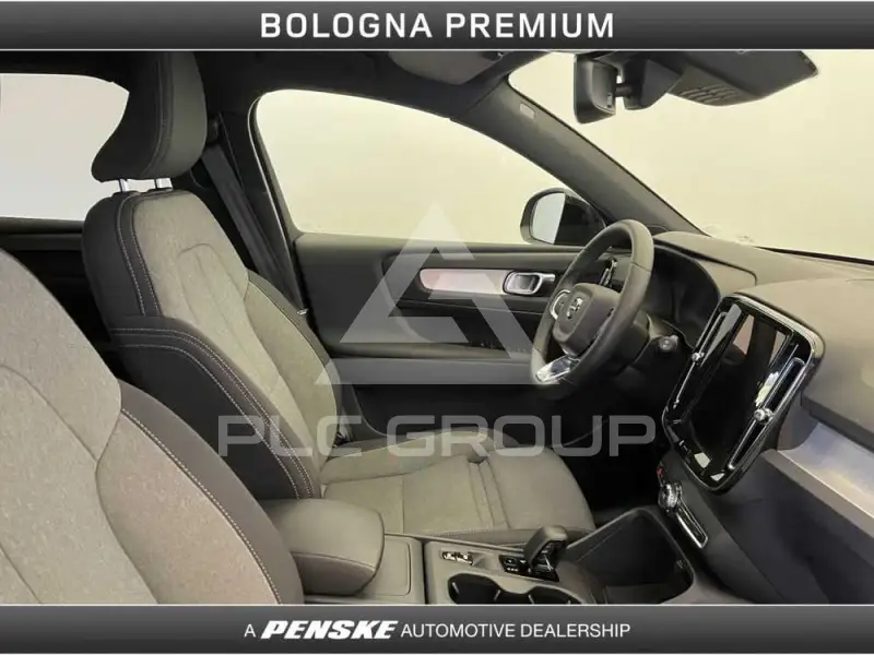 2025 Volvo XC40
