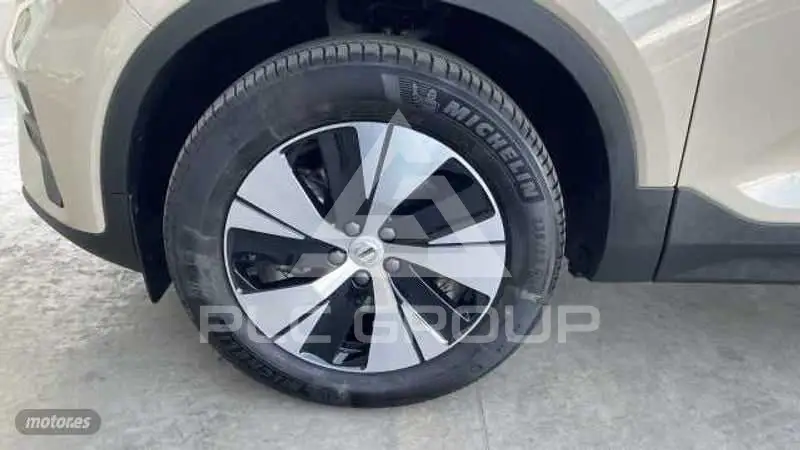 2025 Volvo XC40