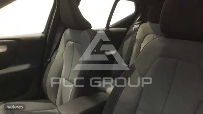 2025 Volvo XC40