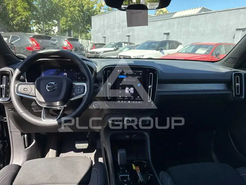 2025 Volvo XC40