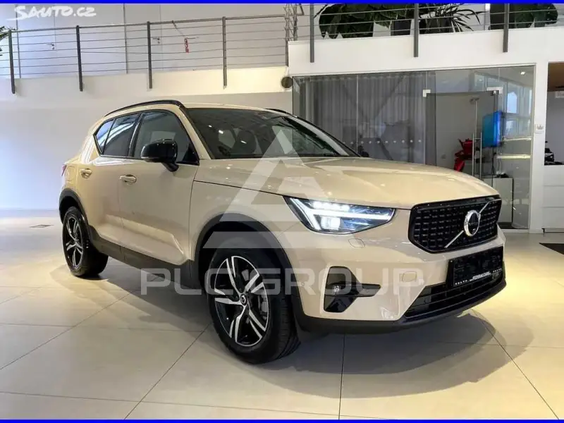 2025 Volvo XC40
