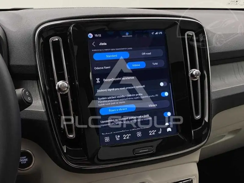 2025 Volvo XC40