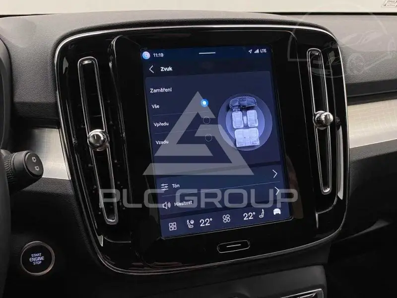 2025 Volvo XC40