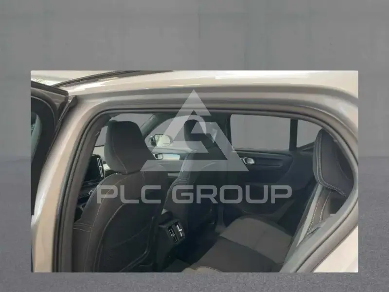 2025 Volvo XC40