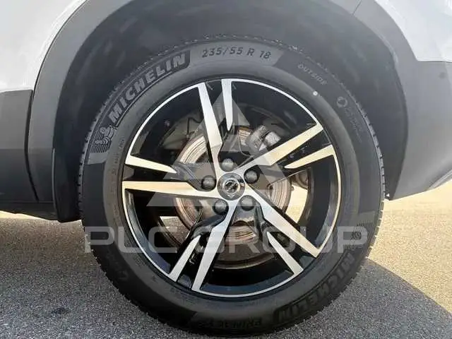 2025 Volvo XC40