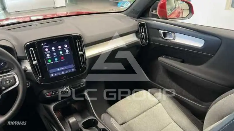 2025 Volvo XC40