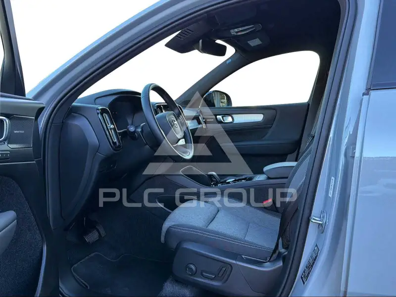 2025 Volvo XC40