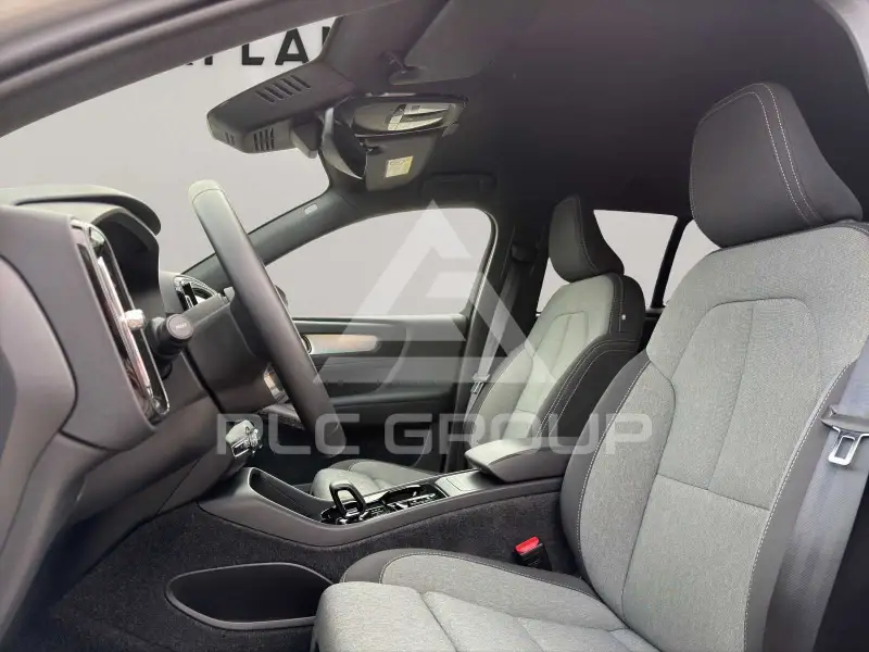 2025 Volvo XC40