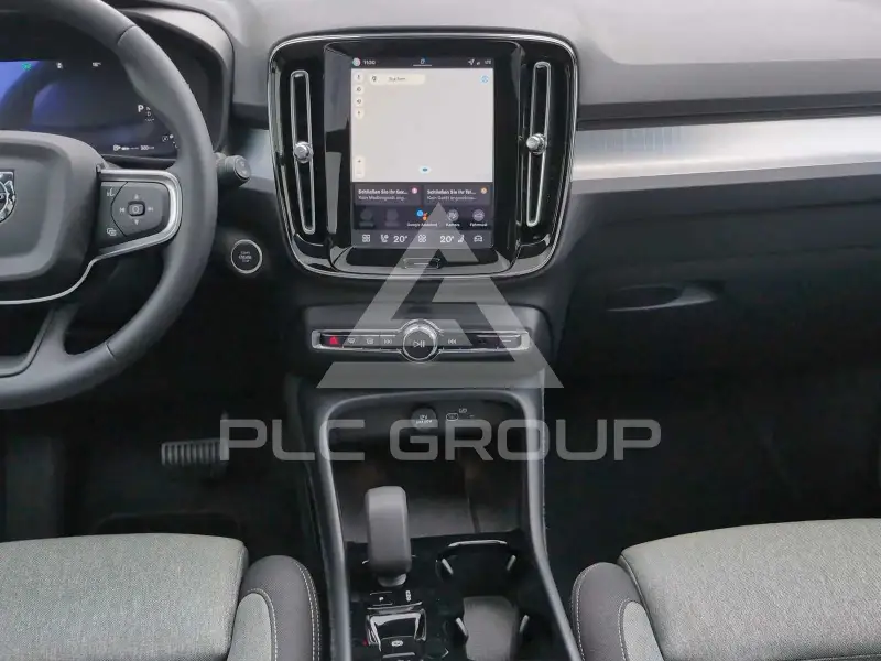 2025 Volvo XC40