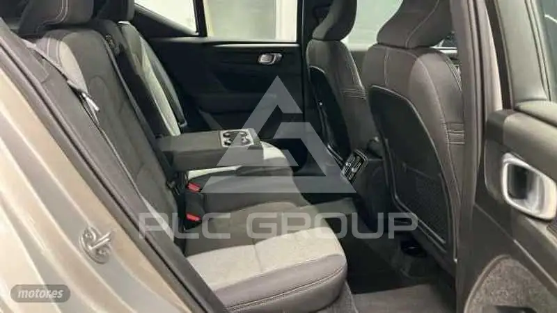 2025 Volvo XC40