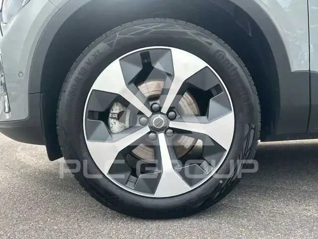 2025 Volvo XC40