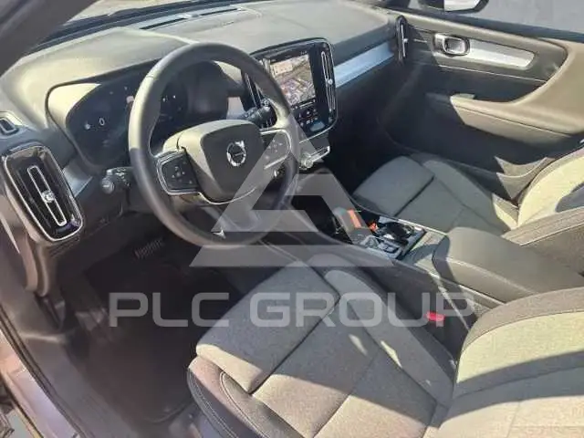2025 Volvo XC40