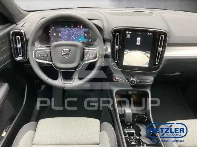 2025 Volvo XC40