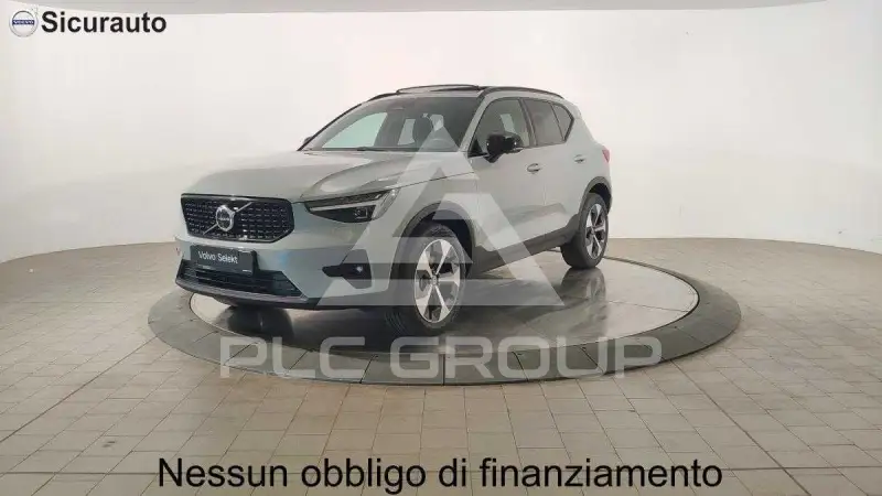 2025 Volvo XC40