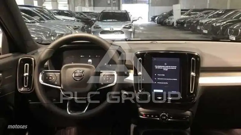2025 Volvo XC40