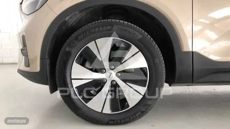 2025 Volvo XC40