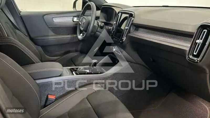 2025 Volvo XC40