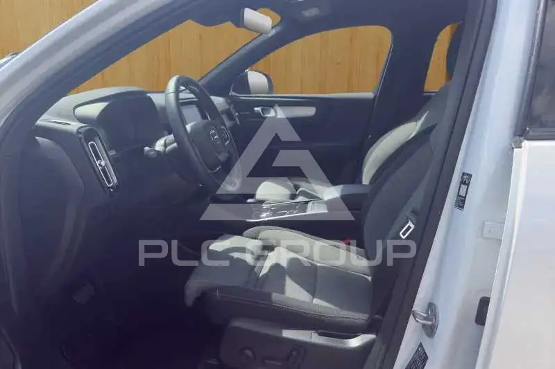 2025 Volvo XC40