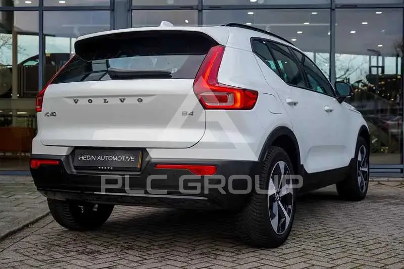 2025 Volvo XC40