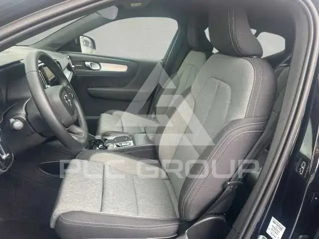 2025 Volvo XC40